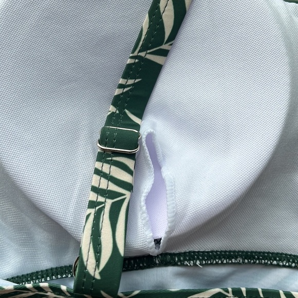 Green and Cream leaf pattern bikini top new never worn - Picture 5 of 7